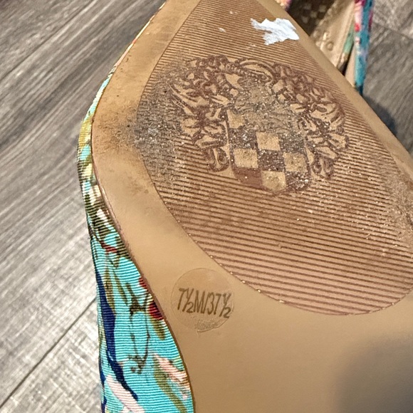 Like New Vince Camuto Callista floral printed stiletto heels - Picture 3 of 7